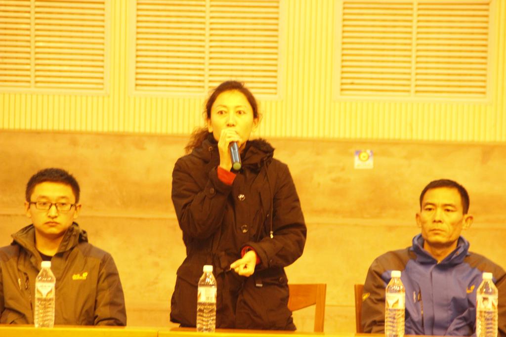 梁艳书记宣布比赛开始